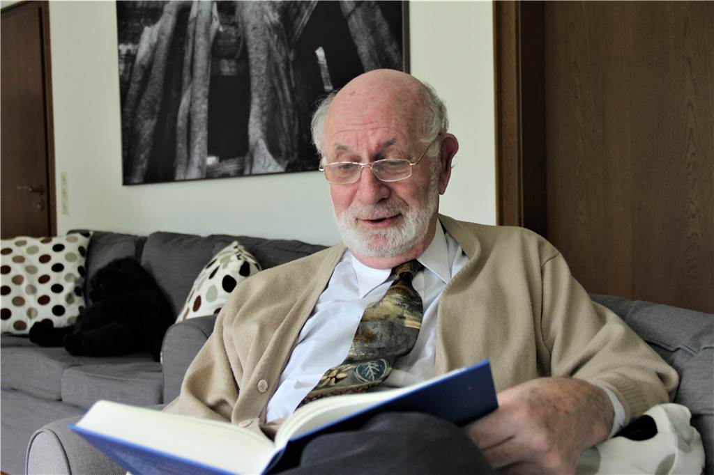 Professor Mario Markus hat auch ein Buch über ludische Wissenschaft geschrieben.