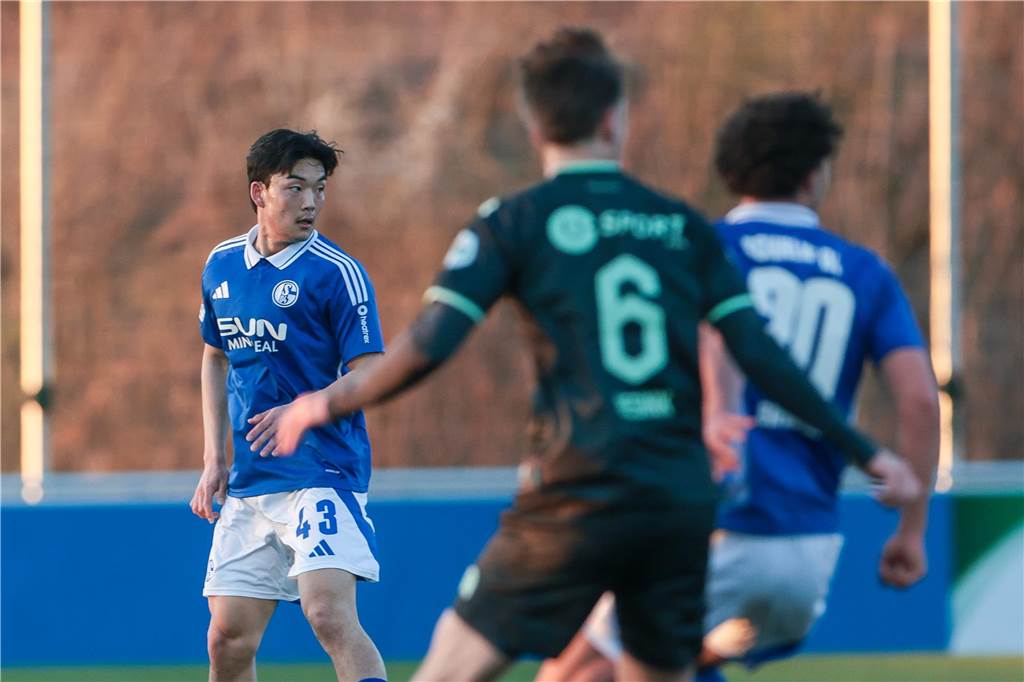 S04 gewinnt Test gegen Groningen 1:0 19.03.2025, Fussball, Saison 2024/2025, Internationales Testspiel, FC Schalke 04 - FC Groningen, Seok-ju Hong (FC Schalke 04)