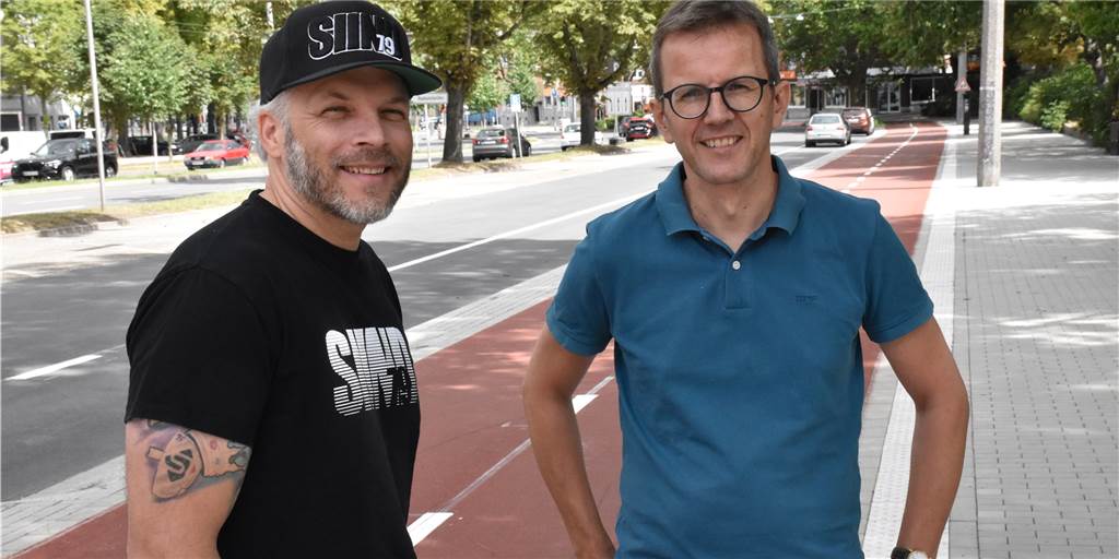 TV-Tuner Sidney Hoffmann: „Ich fahre am liebsten mit dem Auto ins Geschäft rein“ Profi-Tuner Sidney Hoffmann (l.) hat sich mit Mobilitätsplaner Andreas Meißner über Kraft- und Radverkehr in Dortmund ausgetauscht.