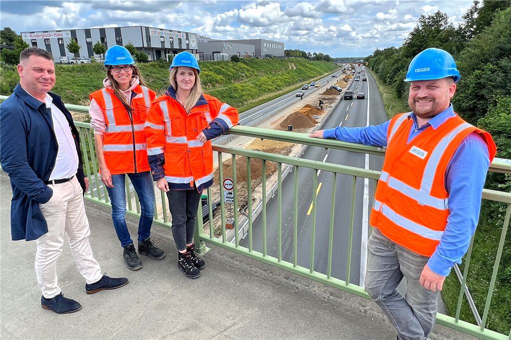 A40-Ausbau zwischen Dortmund und Holzwickede: Die Überraschungen lauern im Boden Projektleiter Michael Halm sowie die Deges-Vertretung um Simone Döll, Lena Jungen und Paul Rehbein gehen davon aus, dass der eigentliche Straßenausbau entlang der B1 zur A40 im Herbst dieses Jahres startet.