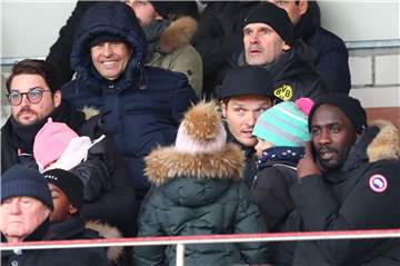 Prominente Gäste in der Roten Erde (v.l.): Lucien Favre, Manfred Stefes, Edin Terzic und Otto Addo.