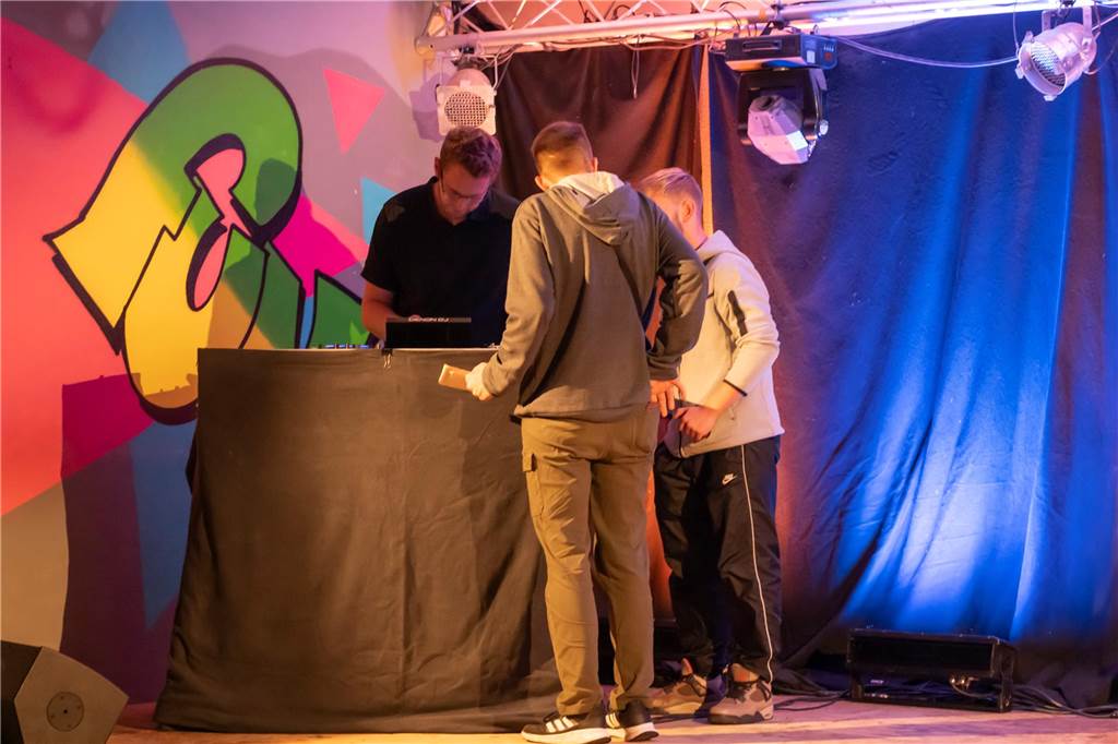 Promise Osagie ist im Juwel aufgetreten - mit Stand-Up und Hip Hop.