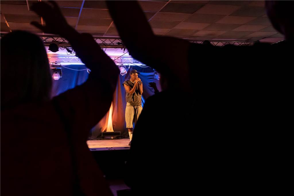 Promise Osagie ist im Juwel aufgetreten - mit Stand-Up und Hip Hop.