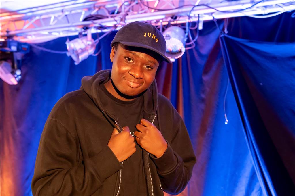 Promise Osagie ist im Juwel aufgetreten - mit Stand-Up und Hip Hop.