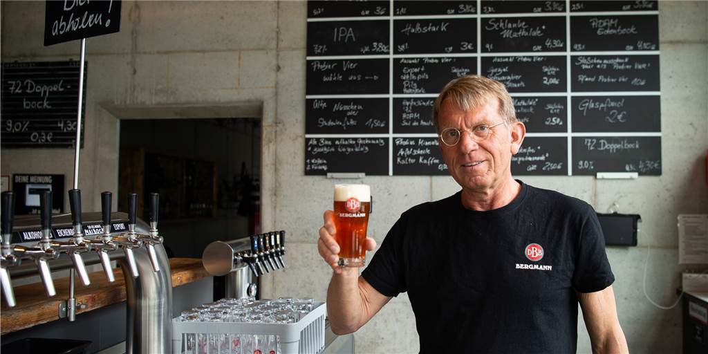 „Dann gibt‘s kein Bier mehr“: Zum Bergmann-Jubiläum droht die größte Herausforderung Prost, Herr Dr. Thomas Raphael! Auf 15 Jahre Bergmann Brauerei! Der Umweltberater hatte vor 15 Jahren die verrückte Idee, wie er selbst sagt, in Dortmund wieder das traditionelle Bergmann-Bier zu brauen.