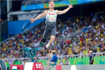 Prothesen-Springer Felix Streng, 2016 in Rio de Janeiro. Foto: Kay Nietfeld/Archiv