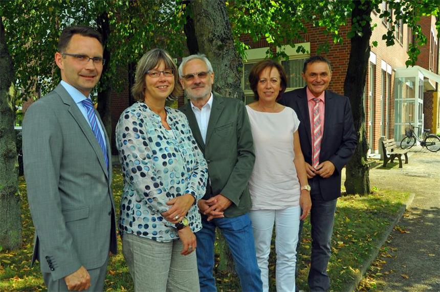 Ascheberg und Nordkirchen für Schul-Kooperation Prüfen eine Schulpartnerschaft (v.l.): Aschebergs Bürgermeister Dr. Bert Risthaus, Fachbereichsleiterin Andrea Blanke (Ascheberg), Schulberater Dr. Elmar Philipp, Fachbereichsleiterin Mechtild Kammert (Nordkirchen), Nordkirchens Bürgermeister Dietmar Bergmann.