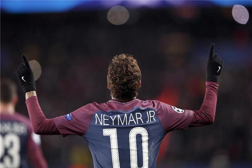 Pariser Starensemble feiert Kantersieg im Pokal in Rennes PSG-Superstar Neymar Jr. traf im Pokalspiel bei Stade Rennes doppelt. Paris setzte sich locker mit 6:1 durch. Foto: Christophe Ena