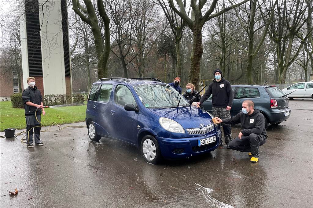 Voller Erfolg der „etwas anderen“ 100 Stunden Aktion in Grafenwald Putzen, was das Zeug hält: Für den guten Zweck legte sich die Dienstleistungs-AG mächtig ins Zeug.
