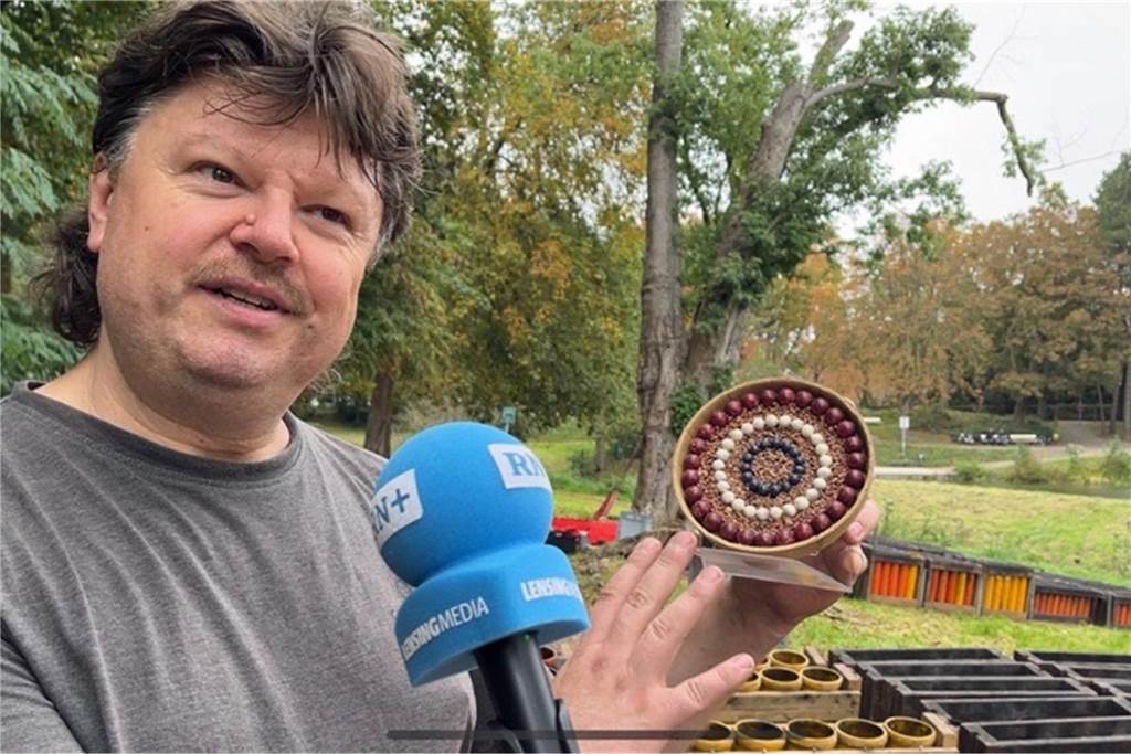Nach Vorfall in Bergkamen: Wie steht’s um das Feuerwerk am Sim-Jü-Montag in Werne? Pyrotechniker René Osterhage beim Sim-Jü-Feuerwerk 2023 in Werne. Das feuerwerk wird weit entfernt vom Kirmesgelände aufgebaut.
