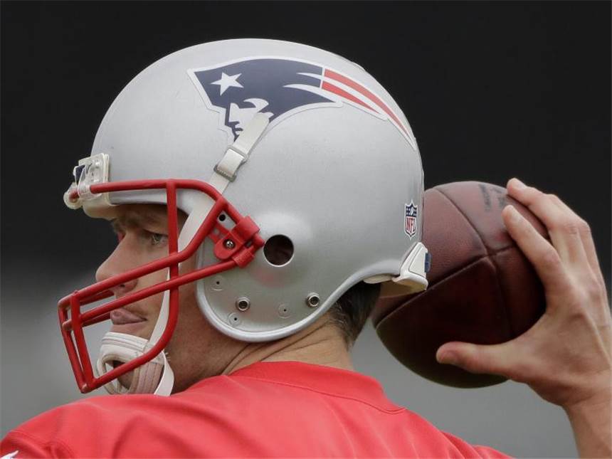 Brady will historischen Triumph im Super Bowl holen Quarterback Tom Brady will mit den New England Patriots seinen fünften Super-Bowl-Erfolg feiern. Foto: Charlie Riedel
