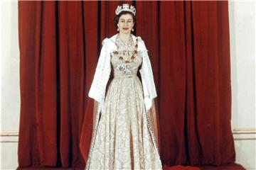 Queen Elizabeth II. in feierlichem Ornat am Tag ihrer Krönung. Foto: dpa