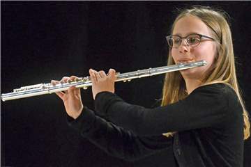 Querflöte kann man auch alleine spielen, auch wenn es im Ensemble natürlich mehr Spaß macht. Aber derzeit müssen Musikschüler in Lünen alleine üben.