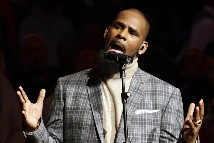 R. Kelly in neuem Song zu Missbrauchsvorwürfen R. Kelly äußert sich zu Missbrauchsvorwürfen. Foto: Jason Szenes