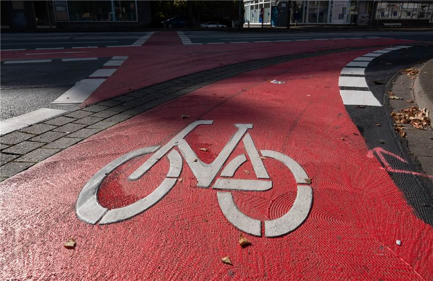Bezirksbürgermeister platzt der Kragen: „Wir kommen hier seit Jahren nicht weiter“ Radfahren entlang der Stockumer Straße ist wahrlich kein Vergnügen. Schon seit Jahren warten die Hombrucher Bezirksvertreter auf ein neues Gesamtkonzept.