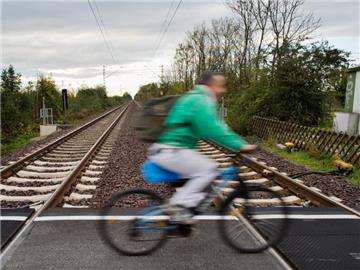 Radfahrer dürfen weiterhin bis zu 1,6 Promille Alkohol im Blut haben, ohne eine Strafe zu riskieren. Foto: Julian Stratenschulte/Symbol