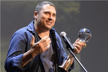 Radu Jude hat den Kristallglobus für den besten Film erhalten. Foto: Kateøina Šulová/CTK/
