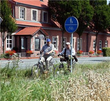 Radwanderer nutzen gerne die Möglichkeit, durch das beschauliche Legden zu fahren.
