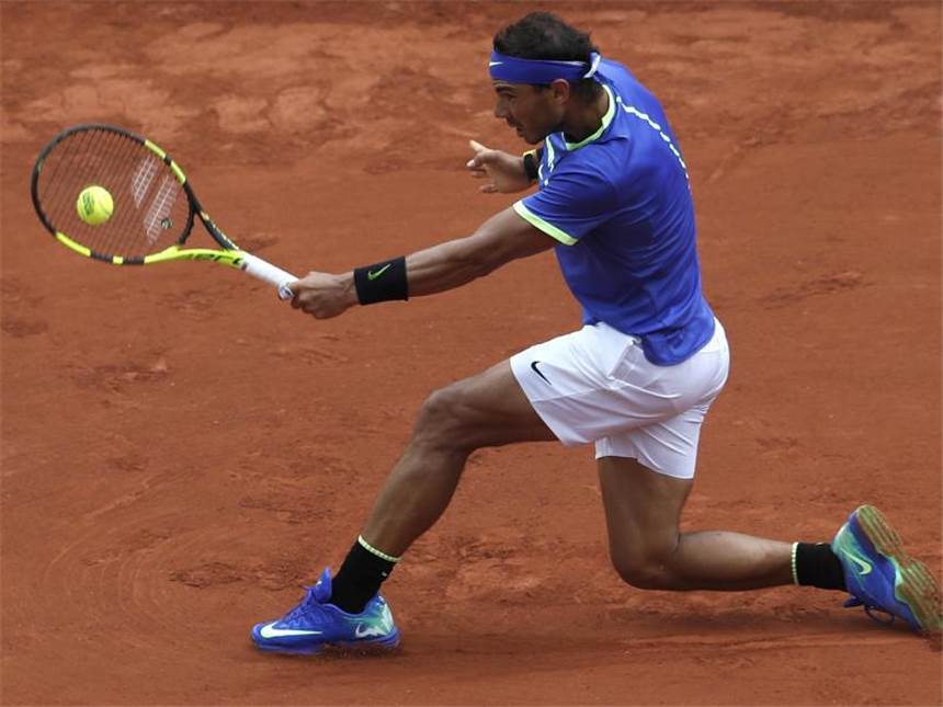 Spaziergang für Nadal, Schwerstarbeit für Djokovic Rafael Nadal ließ seinem Gegner Nikolos Bassilaschwili beim 6:0, 6:1, 6:0 nicht den Hauch einer Chance. Foto: Petr David Josek
