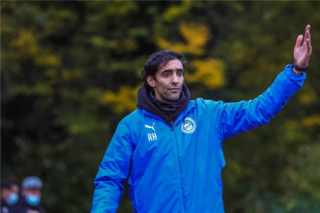 Rafik und Soufiane Halim – die Fußball-Brüder mit den Storchenbeinen Rafik Halim trainiert den Westfalenligisten FC Brünninghausen.