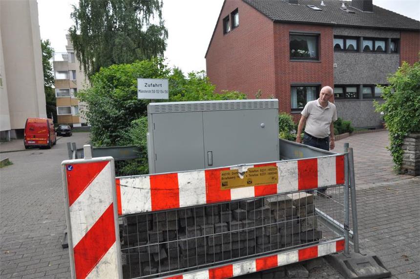 Christ: "Verteilerkasten gefährdet die Sicherheit" Rainer Christ sieht in dem derzeitigen Standort des Breitband-Verteilerkastens ein erhebliches Sicherheitsrisiko für spielende Kinder, Radfahrer und Fußgänger.