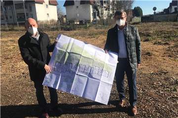 Rainer Heubrock (l.) und Heinrich Moch auf dem Gelände des ehemaligen Kleinbecker Parks, der künftig einen anderen Namen tragen soll.