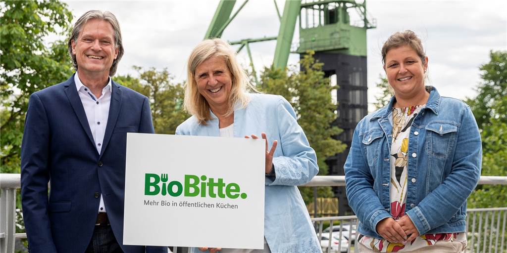 Team Bio-Essen für CAS: „Kinder wollen nicht nur Pizza Pommes Currywurst“ Rainer Roehl (Averdis), Regina Kleff (Beigeordnete) und Jennifer Podraza (Stadtverwaltung) wollen mehr Bio-Essen in Schulen und OGSen. Das steht fest. Der Weg dorthin ist aber offenbar weit.