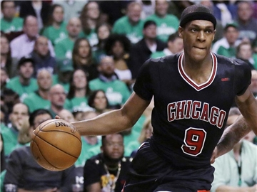 Rajon Rondo fällt mit Daumenbruch für die Chicago Hawks aus. Foto: Charles Krupa