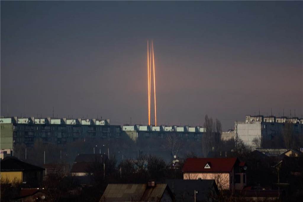 AKW Saporischschja von Stromnetz getrennt: Großflächige Raketenangriffe Raketen werden von der russischen Region Belgorod aus auf die Ukraine abgefeuert.