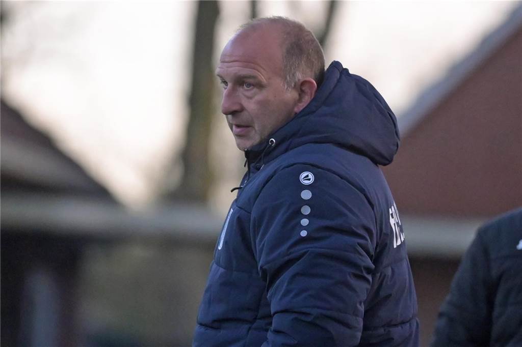 FC Epe will den letzten Kick: Mit vollem Kader in die Vorbereitung Ralf Cordes setzt auf mehrere hochklassige Testspielgegner.