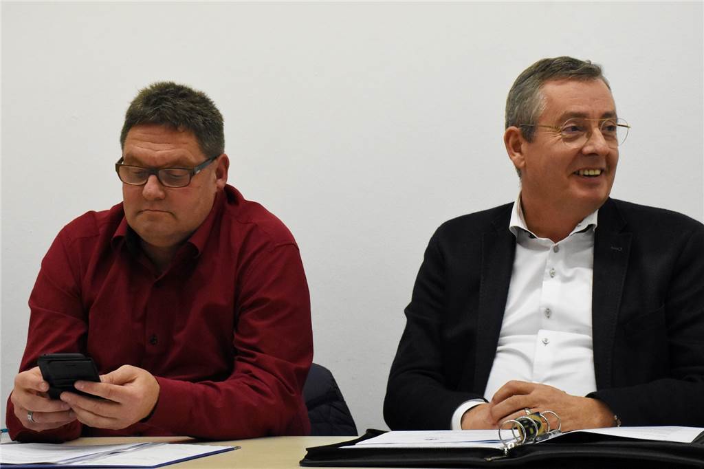 „Ich habe nicht ohne Grund zugehauen“: Strafen nach Schlägerei bei Pokalfinale stehen fest Ralf Hoffmann (l.) und Christoph Kondring vertraten die SpVgg.