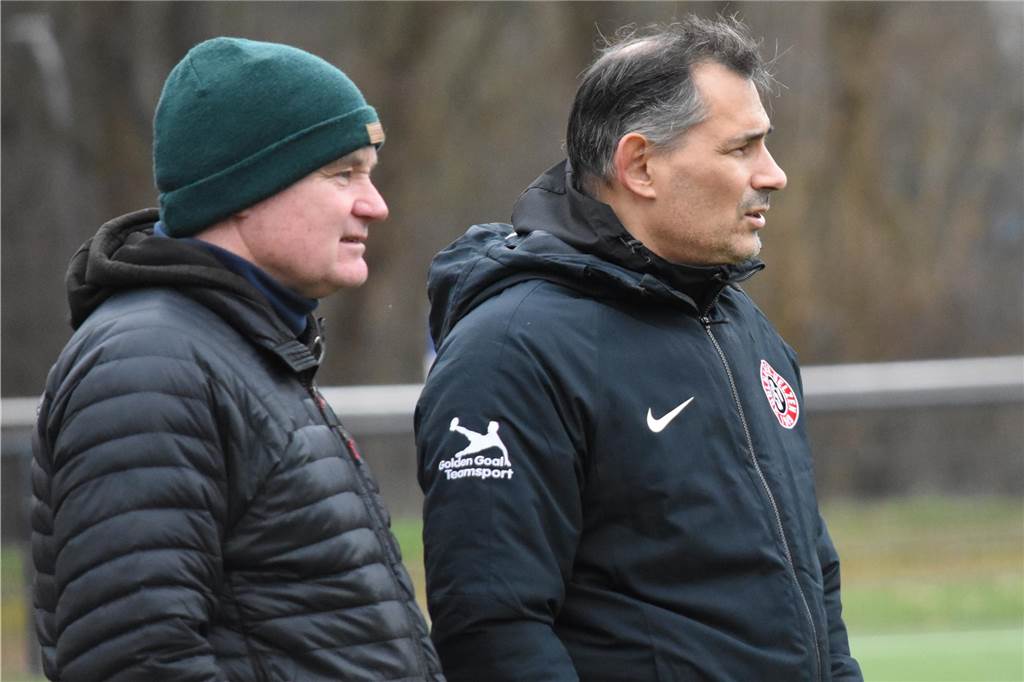 Slupek spricht von einem Mühlhausener Qualitätsproblem: „Fußball zählt bei den Jungs nicht“ Ralf Mäkler (l.) und Marco Slupek drohen mit dem SSV Mühlhausen weiter abzustürzen.