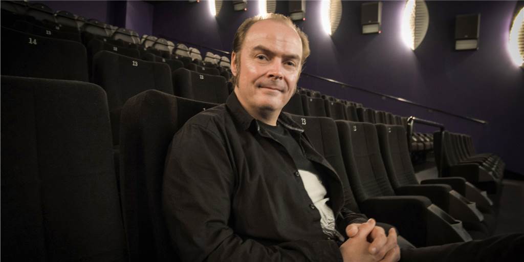 Dreharbeiten mit Dinos und Kanus: Lüner Ralf Möllenhoff setzt auf Horror Ralf Möllenhoff filmt, seit er 18 Jahre alt war. Der Lüner ist immer schon ein Fan von Filmmonstern gewesen und so ist der Schwerpunkt seiner Arbeit der Horrorfilm. Derzeit entsteht sein neuester Film.