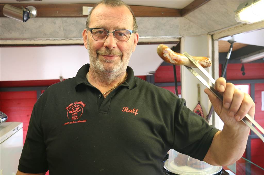 Glasgow, Bergamo, Werne: Ralf Närdemann (57) hat seine Currywurst schon vielerorts verkauft Ralf Närdemann freut sich, dass seine Currywurst in unserer Umfrage zur leckersten in Werne gekürt wurde.