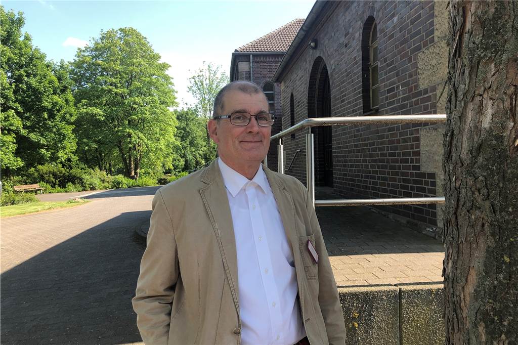 Laien-Beerdigungen in der katholischen Kirche: Zwei Castrop-Rauxeler starten Ralf-Peter Böhmer übernimmt für den Pastoralverbund Castrop-Rauxel-Süd den Beerdigungsdienst.