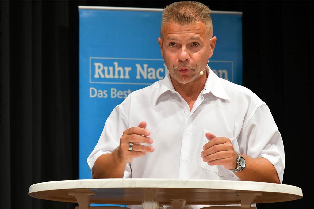 Kritik an Bürgermeister: „Murkserei“ und „fehlender Kompass“ Ralf Piekenbrock (Familienpartei) bei einer Wahlkampfveranstaltung 2020. In seiner Haushaltsrede rügte er „stümperhafte Misswirtschaft“.