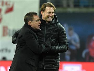 Ralf Rangnick (l.) und Ralph Hasenhüttl führten RB Leipzig an die Spitze der Bundesliga. Foto: Hendrik Schmidt
