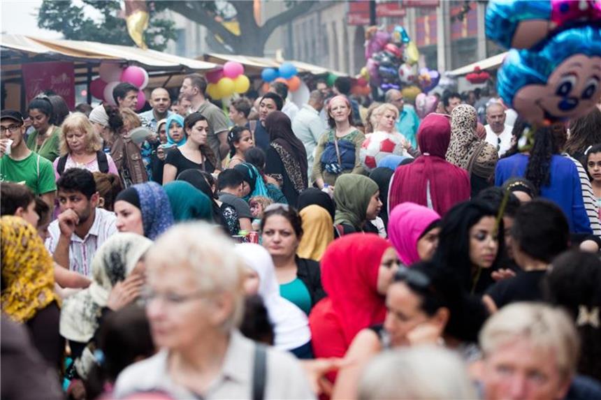 Unionspolitiker gegen muslimischen Feiertag Ramadan-Fest auf der Karl-Marx-Straße in Berlin-Neukölln: Künftig ein gesetzlicher Feiertag? Foto: Jörg Carstensen