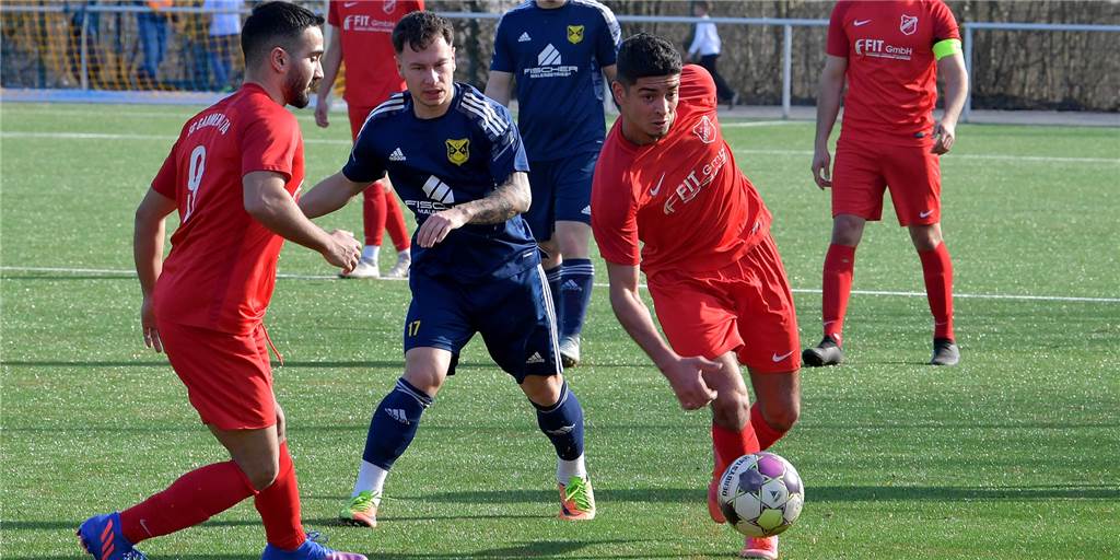 Drama in der Nachspielzeit: SG Gahmen wahrt mit der letzten Aktion die makellose Bilanz Ramazan Kiymaz (r.) sicherte fast mit der letzten Aktion den Sieg der SG Gahmen.