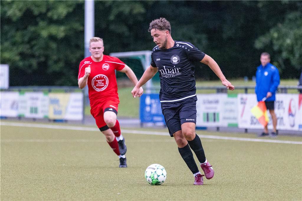 Testspiel-Torschütze von VfL Kamen vor Saisonstart: „Fühle mich noch nicht bereit“ Ramazan Korkut (r.) spielt seit Sommer beim VfL Kamen und schoss nun sein erstes Tor. Trotz des Treffers fühlt er sich noch nicht bereit für den Saisonstart.