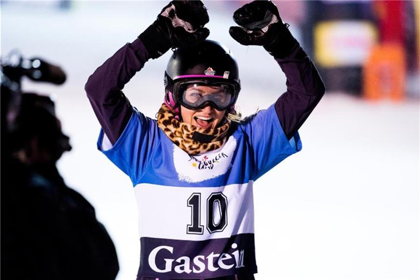Snowboarderin Hofmeister gewinnt Rogla-Weltcup Ramona Hofmeister fährt mit Medaillenambitionen zu Olympia. Foto: Miha Matavz/Archiv