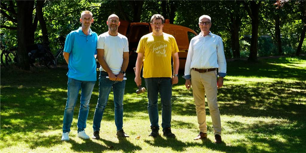 Vreden bekommt eine Fitnessanlage für Outdoorsportler Raphael Kampshoff (l.) und Ralf Tenbeitel (2.v.l.) vom Stadtsportverband haben zusammen mit Martin Terbrack (2.v.r.) und Bernd Kemper (r.) von der Stadt am Mittwoch das Baufeld abgesteckt.