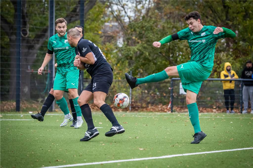 Wilhelm und Meißner sollen hinten dichtmachen: SV Brackel 06 ist bereits im Training Raphael Meißner (r., hier im Trikot des SV Westrich) ist neu beim SV Brackel.