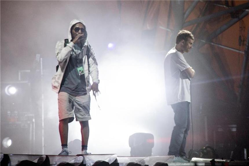 Gorillaz-Sänger geht es wieder besser Rapper Del the Funkee Homosapien auf der Bühne des Roskilde Festivals. Foto: Erling Brodersen