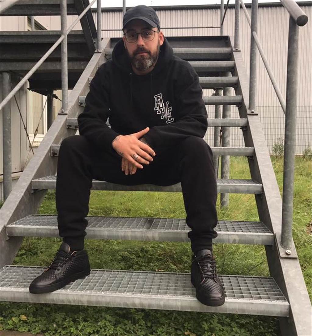 Leandro Lopes: Internationale Stars stehen auf Schuh-Design aus Stadtlohn Rapper Sido mag LL-Sneaker in Schwarz.
