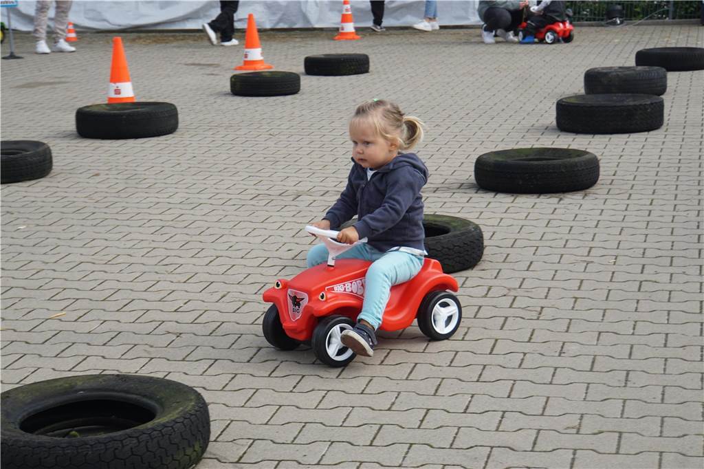 Rasant ging's beim Bobbycar-Rennen zur Sache.