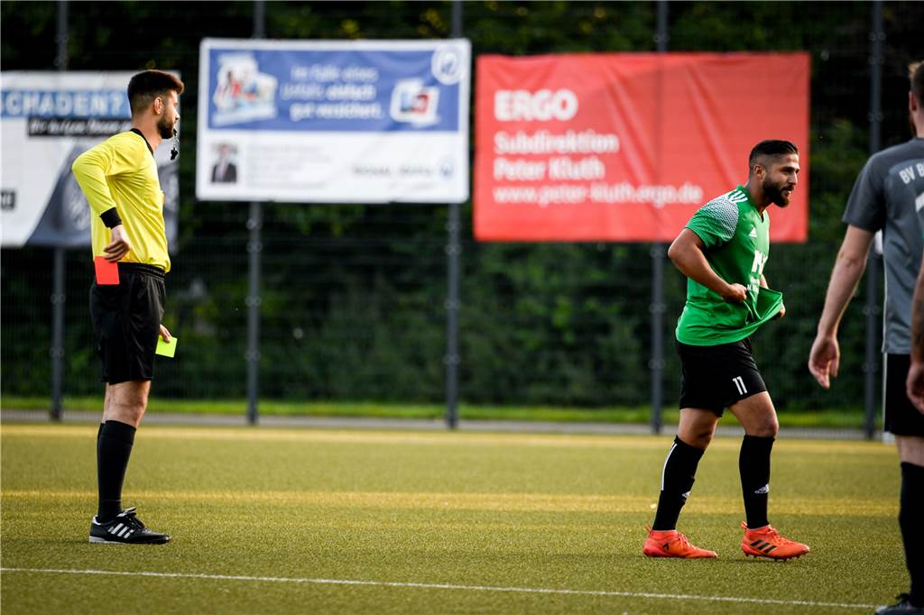 Unsportlichkeiten bringen Ex-Lünern Doppel-Rot: BV Brambauer schlägt Dortmunder Top-Team Rasit Tekin holte sich innerhalb weniger Sekunden die Ampelkarte.