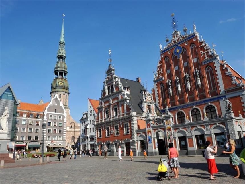 Ukraine fordert von EU Beitrittsperspektive Rathausplatz in Riga: Zum EU-Gipfel in der lettischen Hauptstadt wird unter anderem Kanzlerin Merkel erwartet. Foto: Uwe Zucchi/Archiv