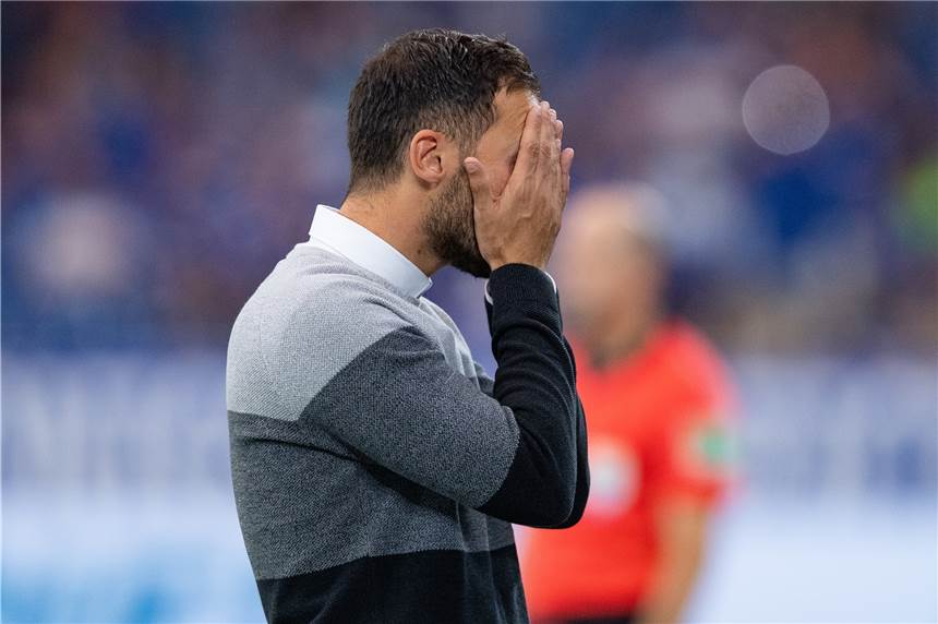 Ratlos: Schalke-Trainer Domenico Tedesco.