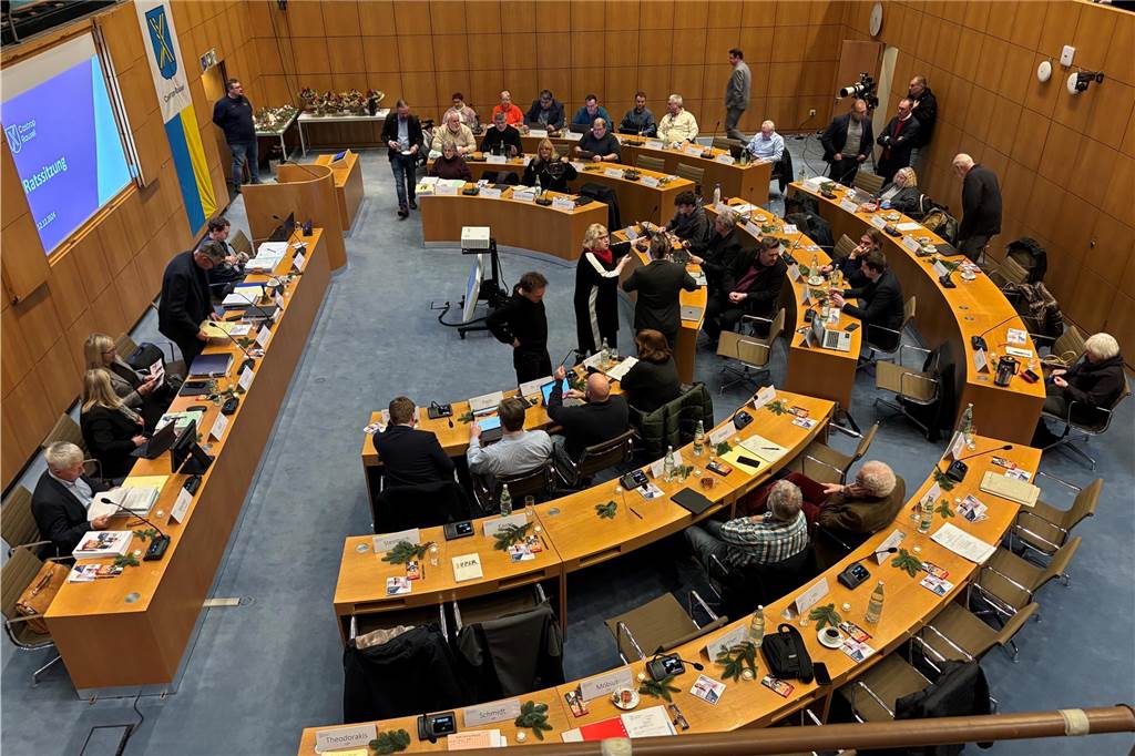 Rajko Kravanja zum Haushalt: „Nur noch verwalten und kaputtsparen“ Ratssitzung am 12.12.2024 im Ratssaal der Stadt Castrop-Rauxel am Europaplatz.